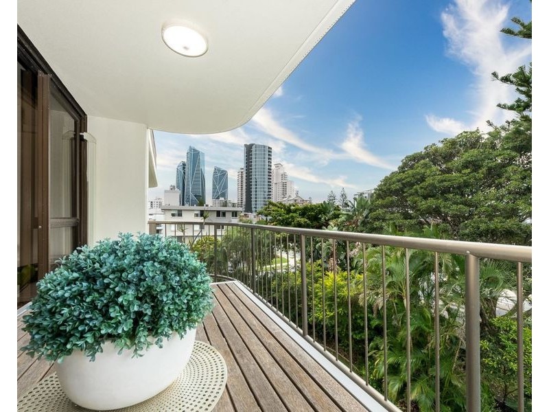 10/22 Armrick Avenue, Broadbeach QLD 4218