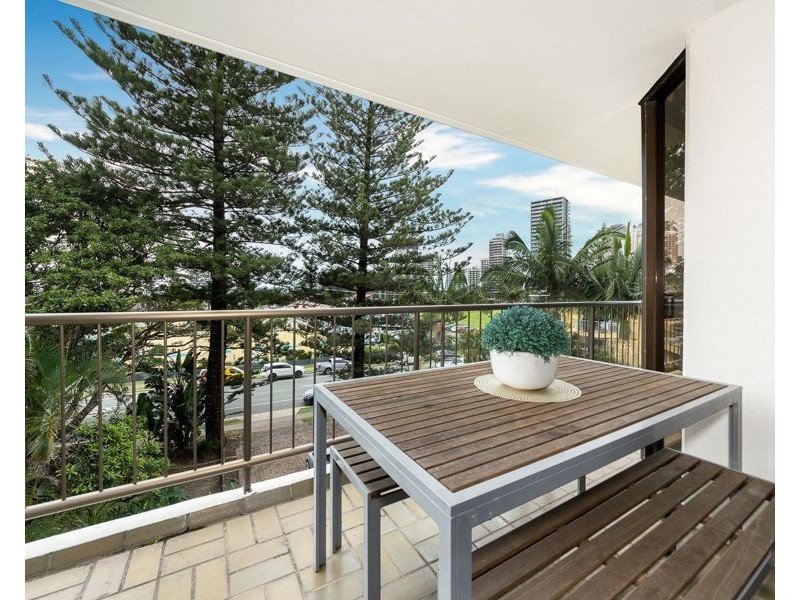 10/22 Armrick Avenue, Broadbeach QLD 4218