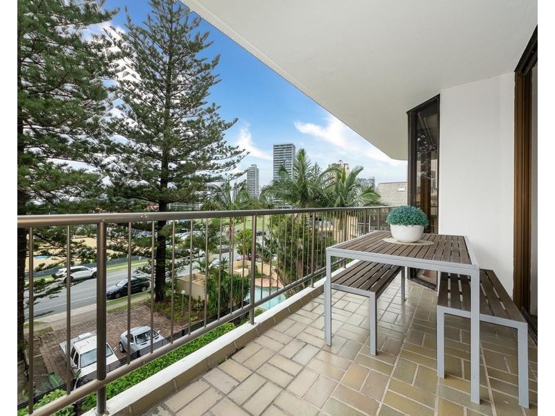 10/22 Armrick Avenue, Broadbeach QLD 4218