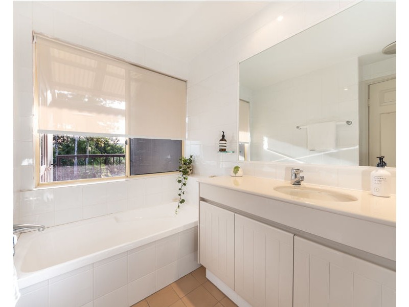 55/125 Santa Cruz Boulevard, Clear Island Waters QLD 4226