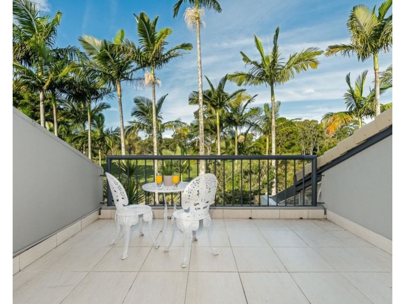55/125 Santa Cruz Boulevard, Clear Island Waters QLD 4226