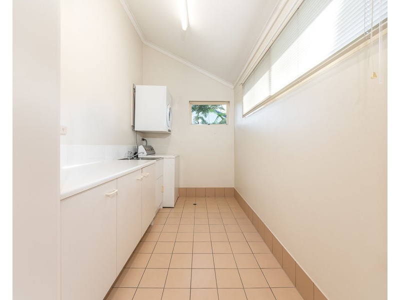 55/125 Santa Cruz Boulevard, Clear Island Waters QLD 4226