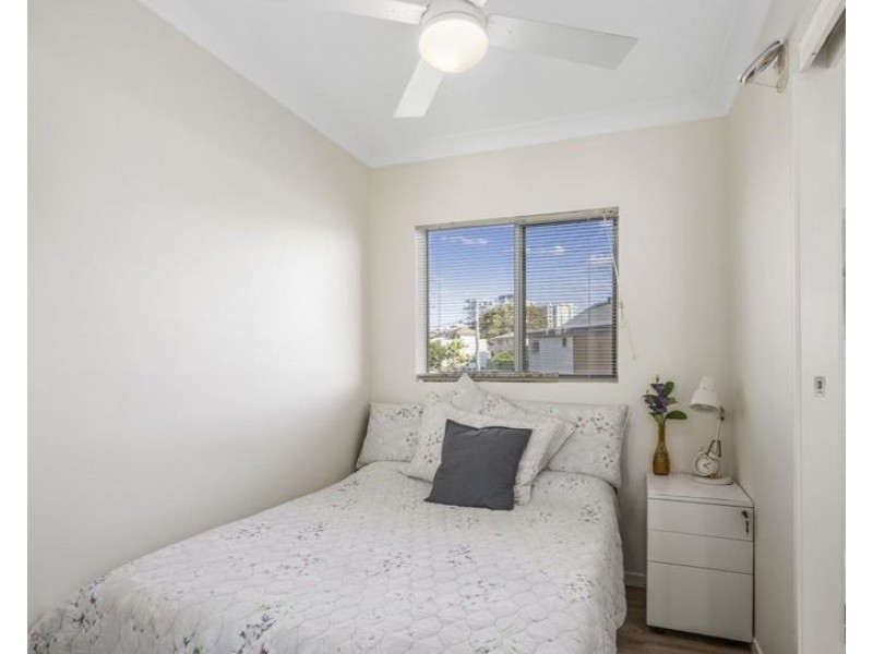 1/4 Brighton Street, Biggera Waters QLD 4216