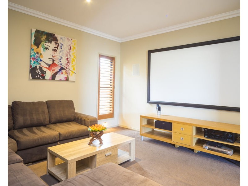 2119 Fernlea Close, Hope Island QLD 4212