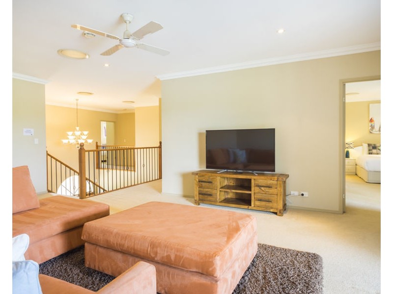 2119 Fernlea Close, Hope Island QLD 4212