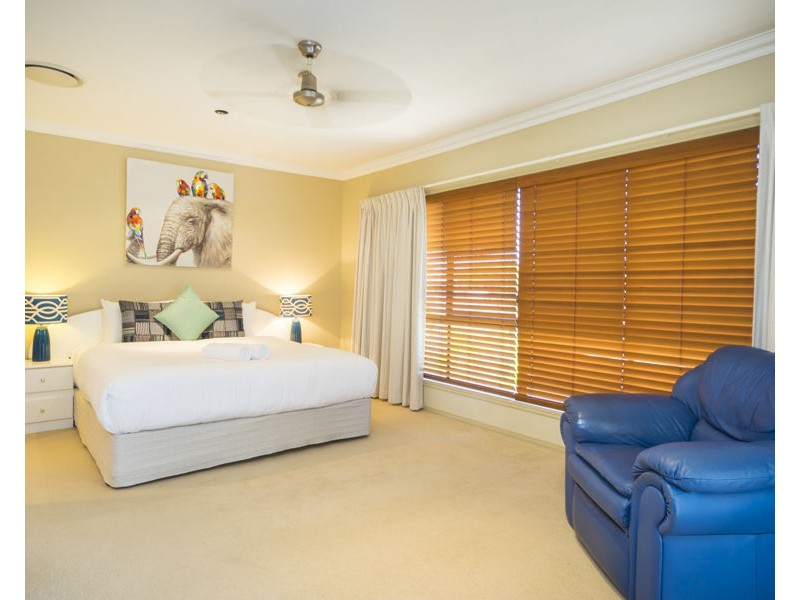 2119 Fernlea Close, Hope Island QLD 4212