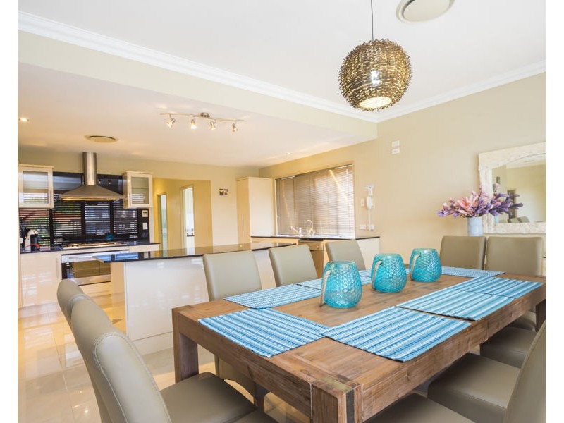 2119 Fernlea Close, Hope Island QLD 4212