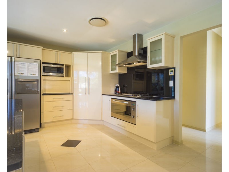 2119 Fernlea Close, Hope Island QLD 4212