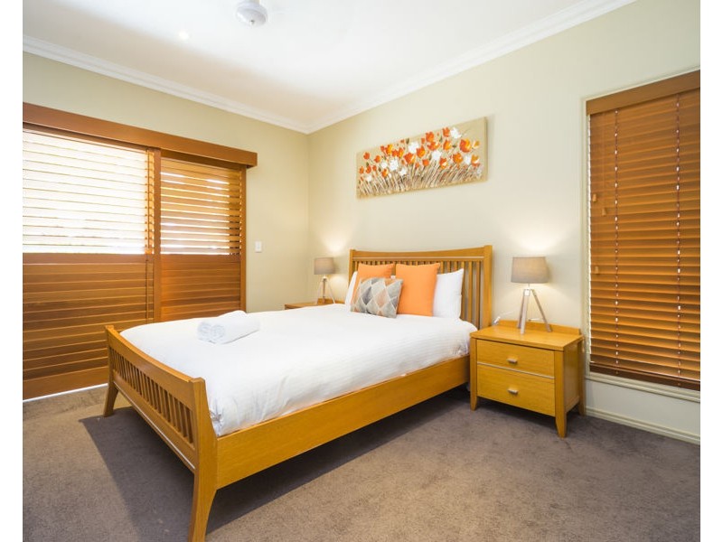 2119 Fernlea Close, Hope Island QLD 4212