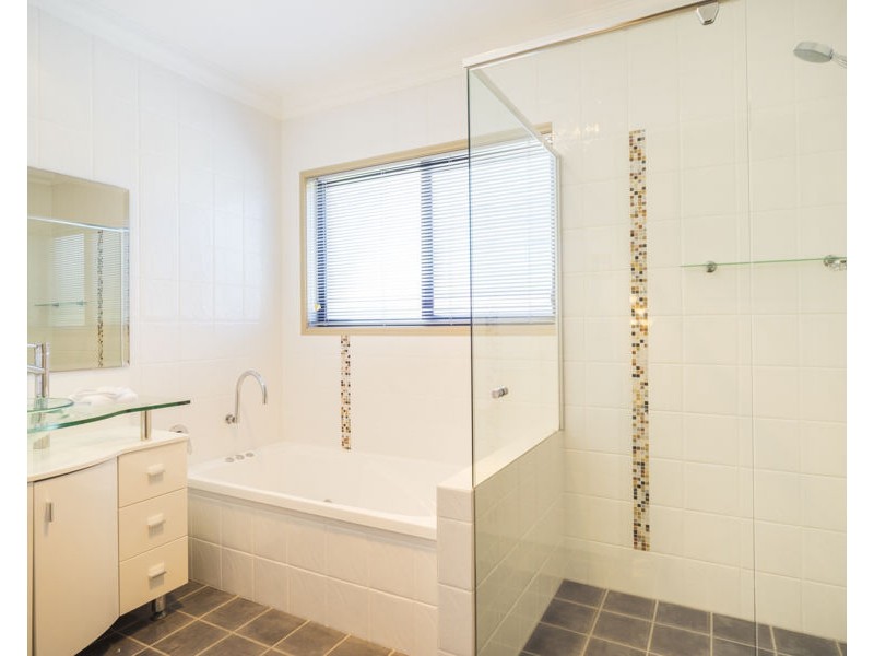 2119 Fernlea Close, Hope Island QLD 4212