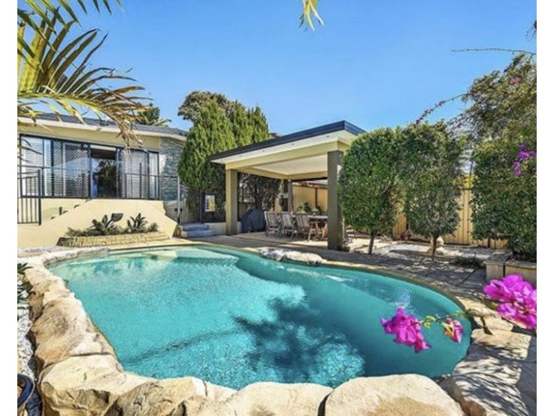 98 Kindra Avenue, Southport QLD 4215