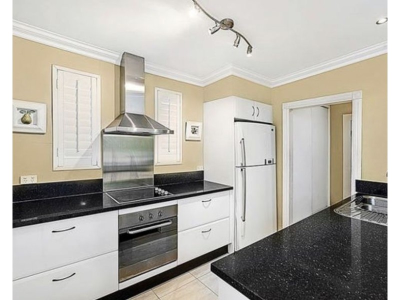 98 Kindra Avenue, Southport QLD 4215