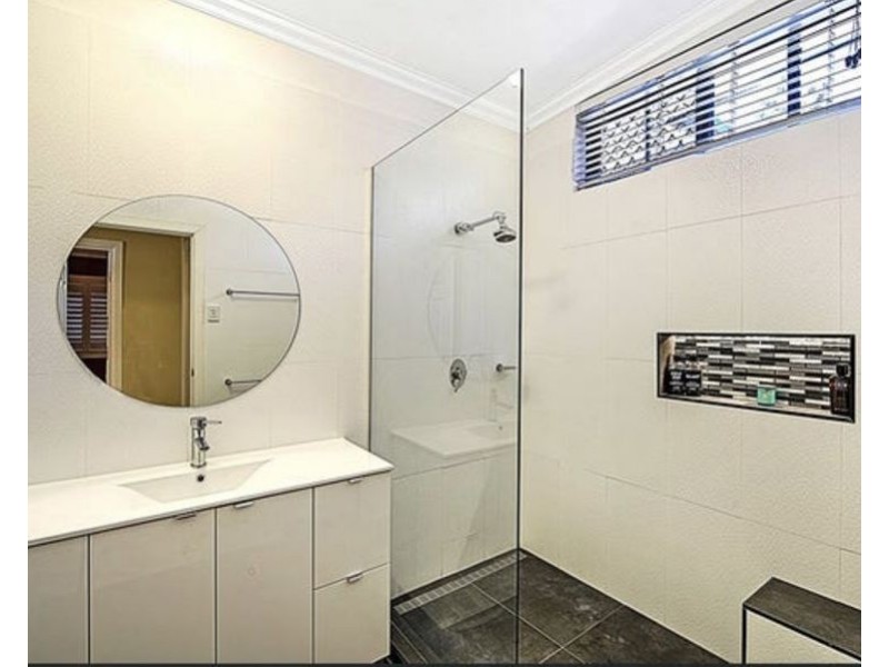 98 Kindra Avenue, Southport QLD 4215