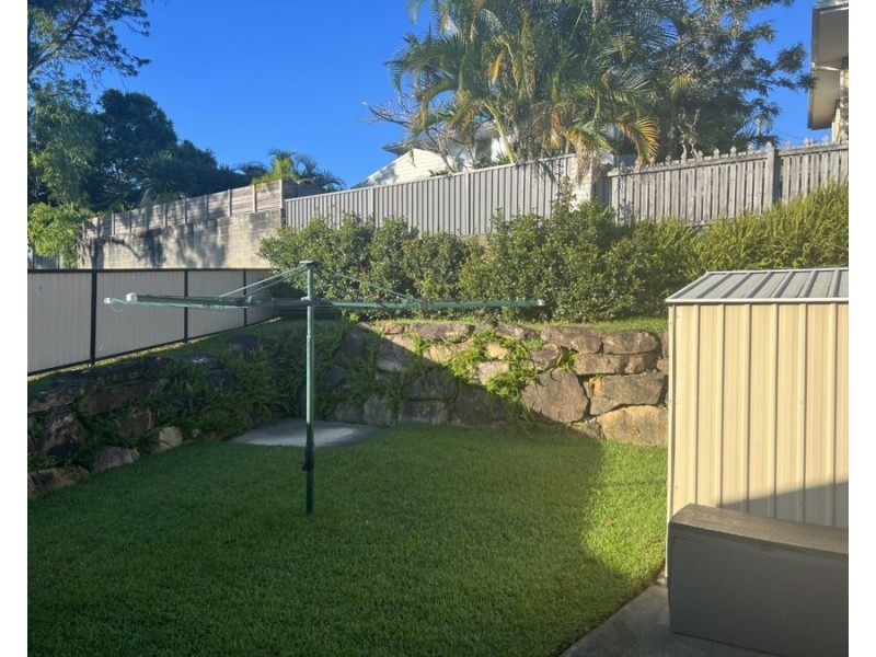 98 Kindra Avenue, Southport QLD 4215