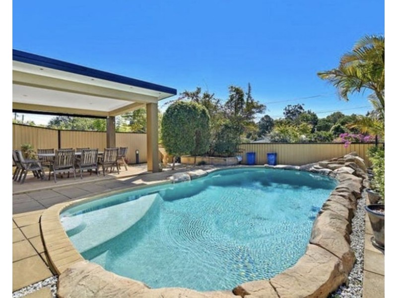 98 Kindra Avenue, Southport QLD 4215