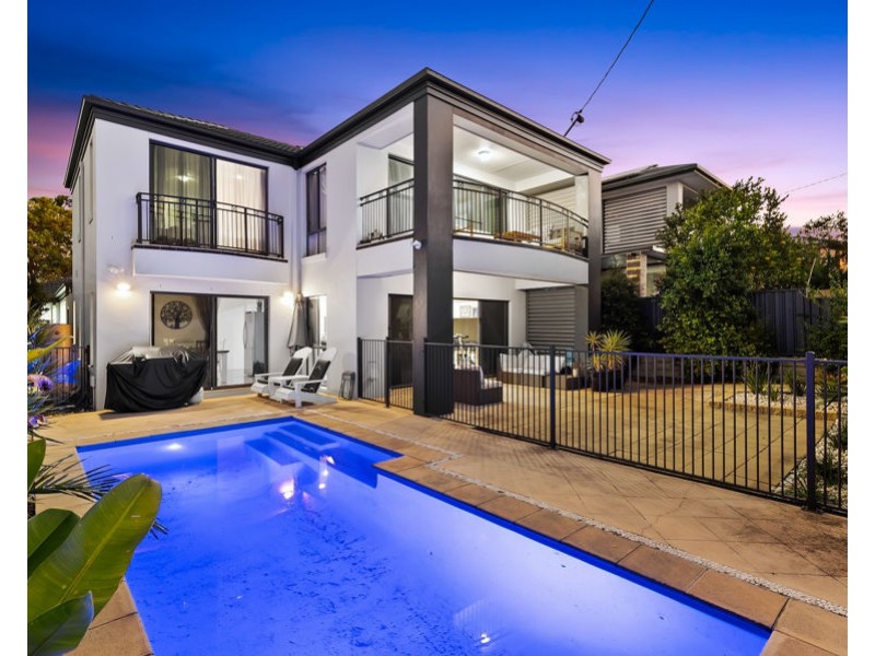 92 Central Street, Labrador QLD 4215