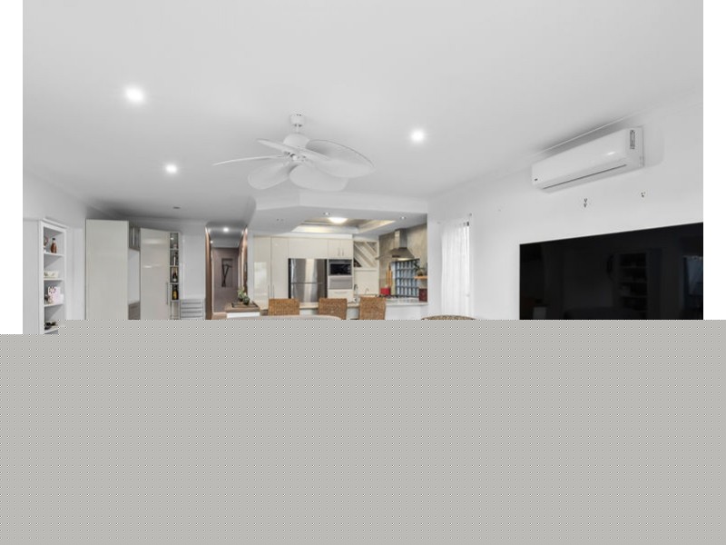 92 Central Street, Labrador QLD 4215