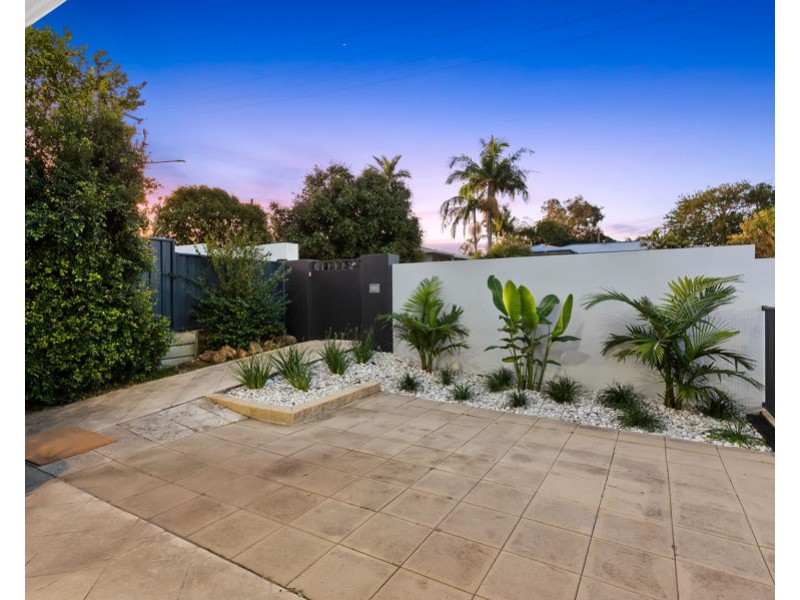 92 Central Street, Labrador QLD 4215