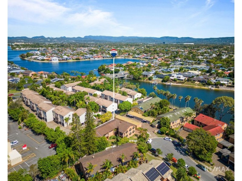 2/8 Jodie Court, Mermaid Waters QLD 4218