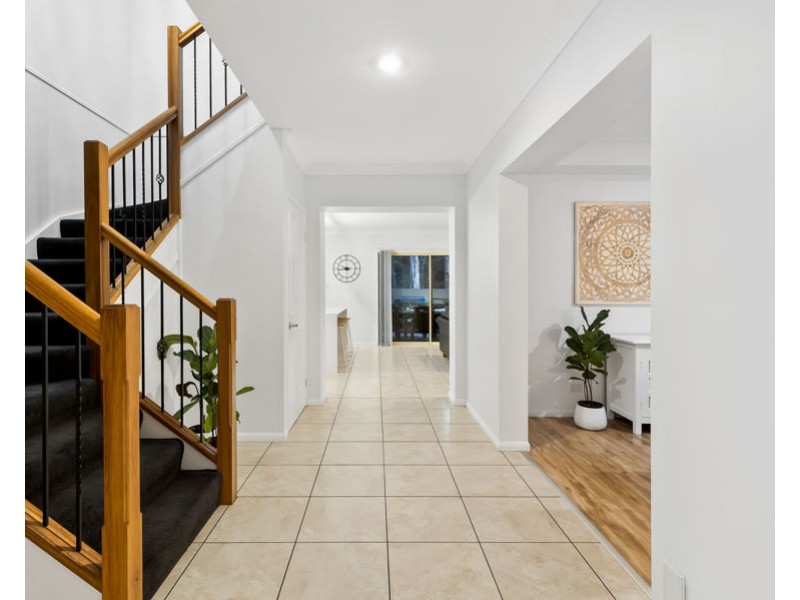 14 Banbrook Court, Molendinar QLD 4214