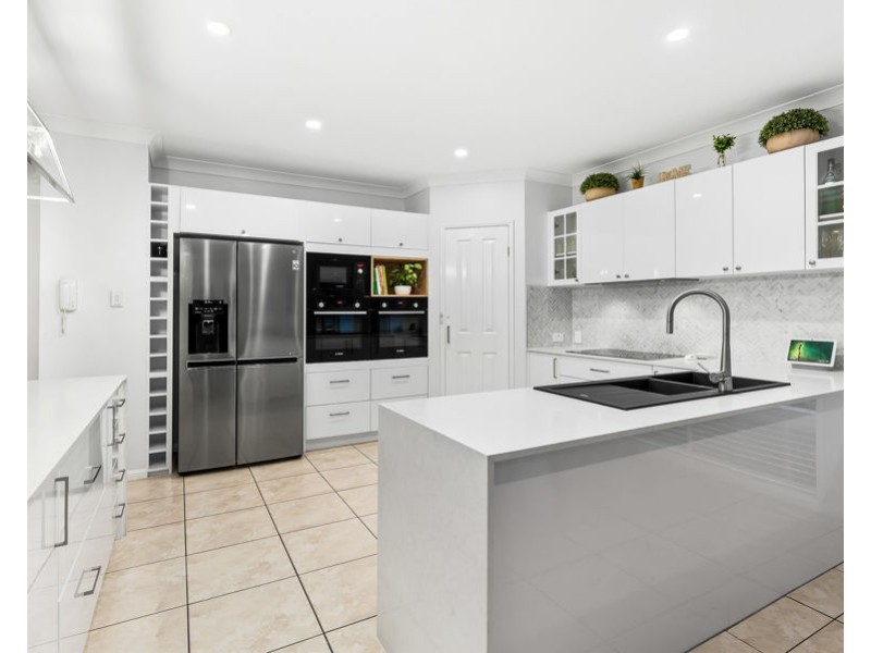 14 Banbrook Court, Molendinar QLD 4214