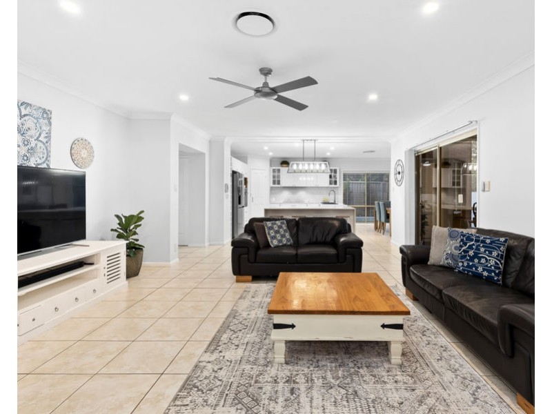 14 Banbrook Court, Molendinar QLD 4214