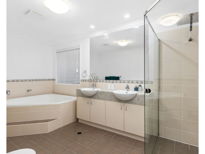 14 Banbrook Court, Molendinar QLD 4214