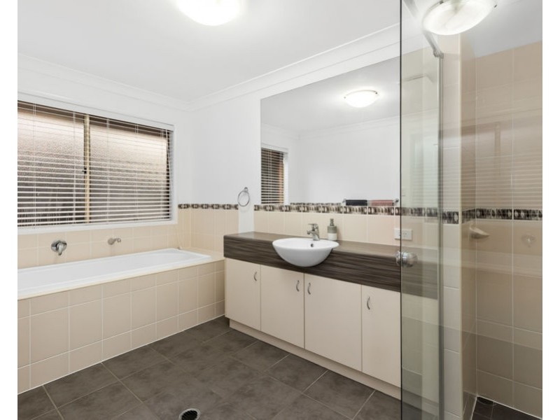 14 Banbrook Court, Molendinar QLD 4214