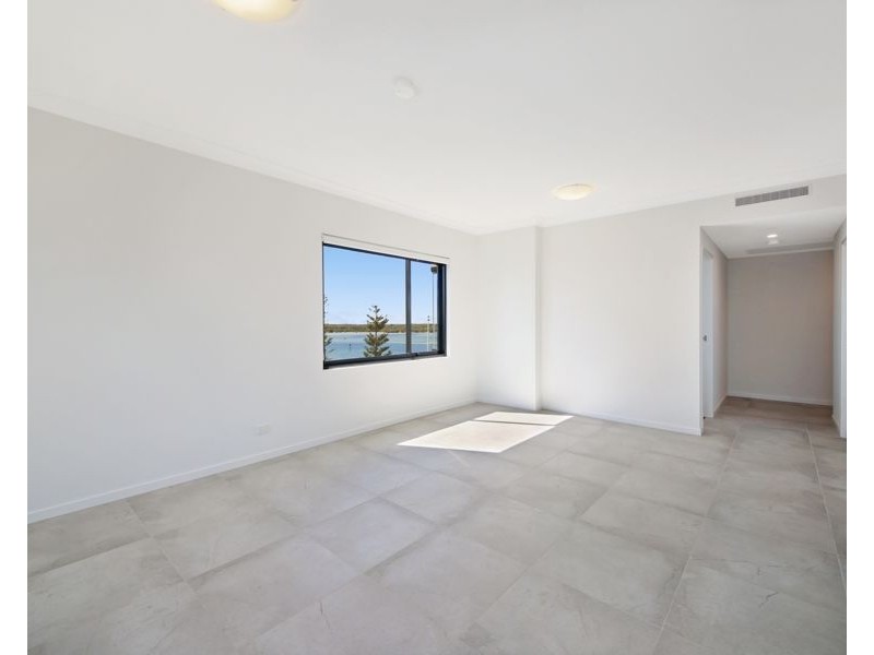 708/372 Marine Parade, Labrador QLD 4215