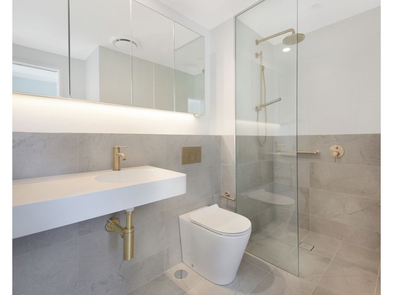 708/372 Marine Parade, Labrador QLD 4215