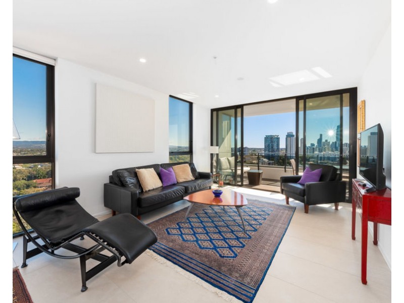 18 Chelsea Avenue, Broadbeach QLD 4218