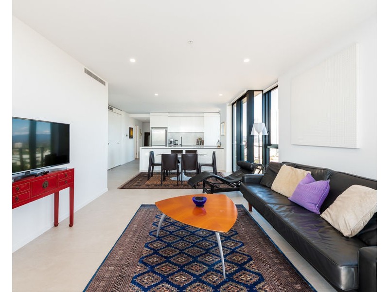 18 Chelsea Avenue, Broadbeach QLD 4218