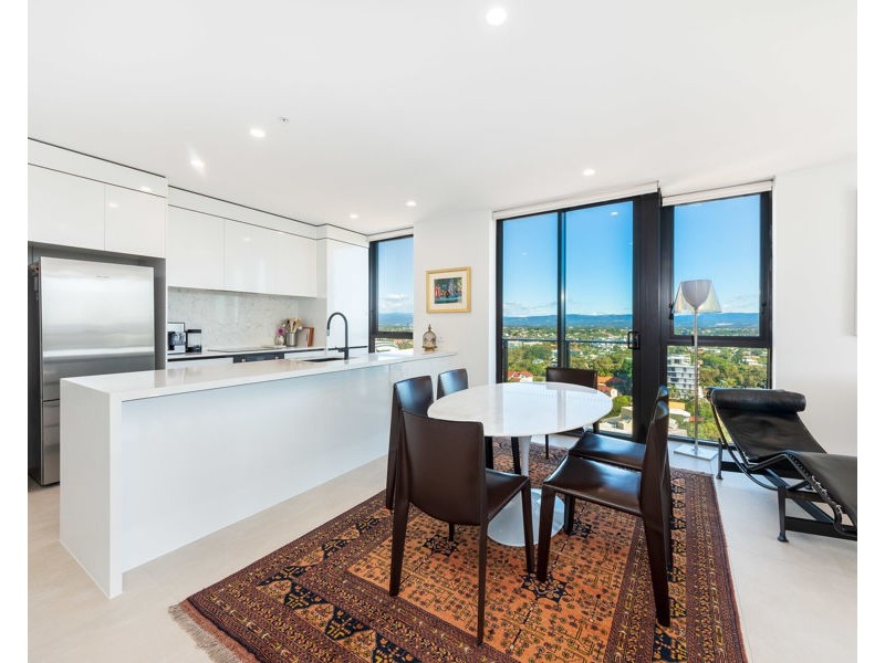 18 Chelsea Avenue, Broadbeach QLD 4218