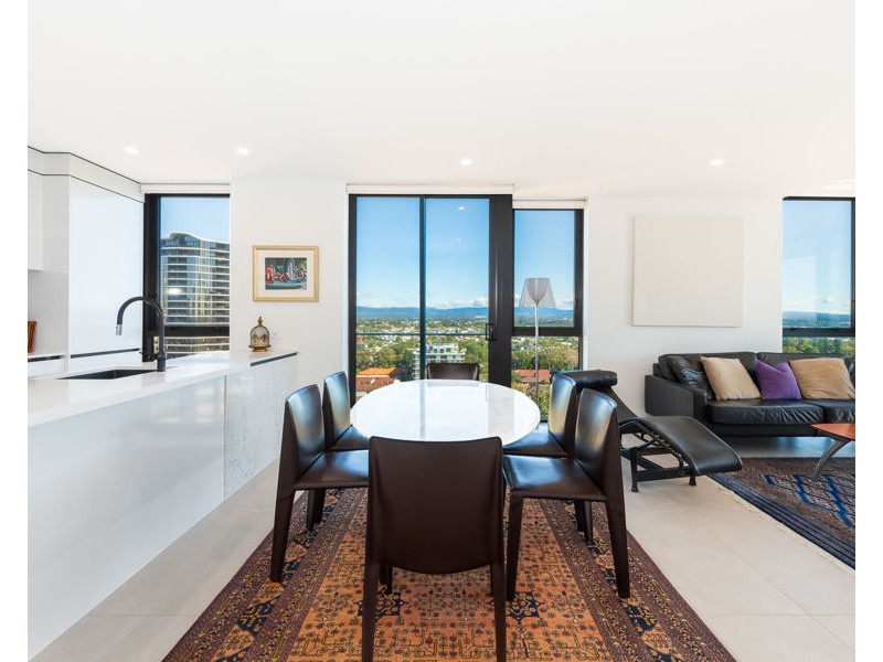 18 Chelsea Avenue, Broadbeach QLD 4218