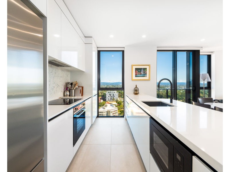 18 Chelsea Avenue, Broadbeach QLD 4218