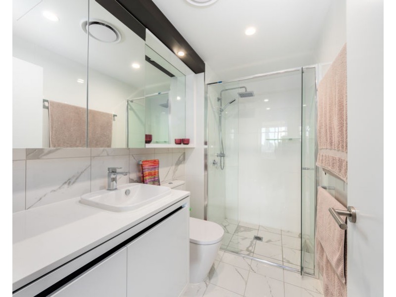 18 Chelsea Avenue, Broadbeach QLD 4218