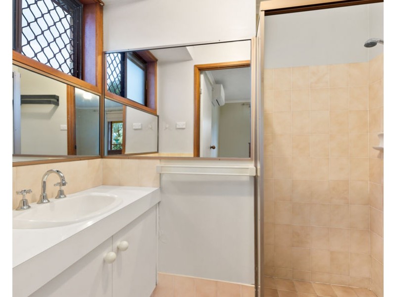 19 Lancelin Drive, Mermaid Waters QLD 4218