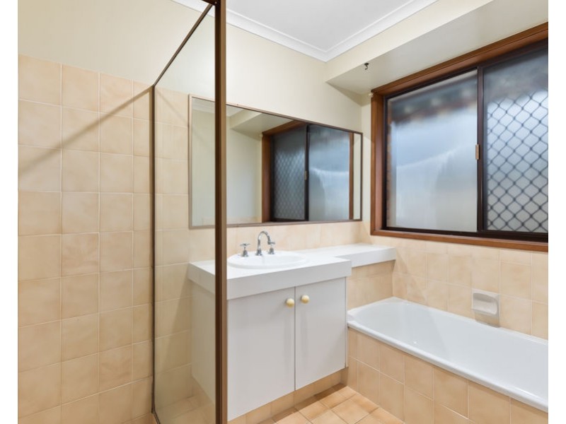 19 Lancelin Drive, Mermaid Waters QLD 4218