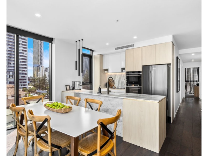 404/185 Old Burleigh Road, Broadbeach QLD 4218