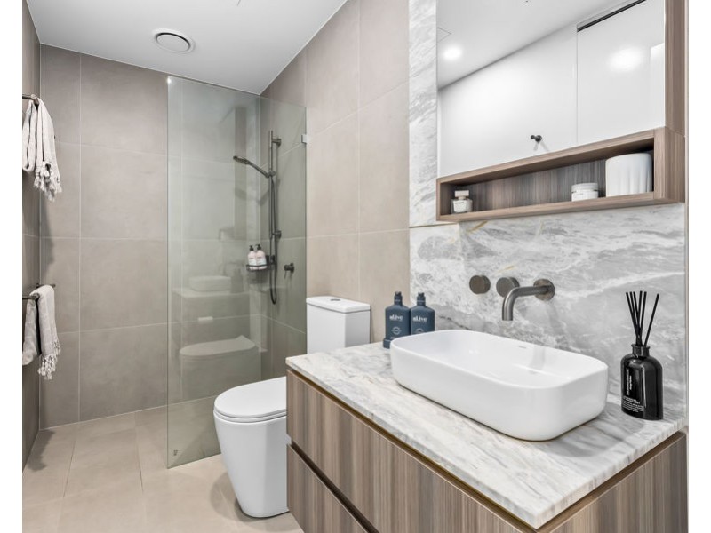 404/185 Old Burleigh Road, Broadbeach QLD 4218