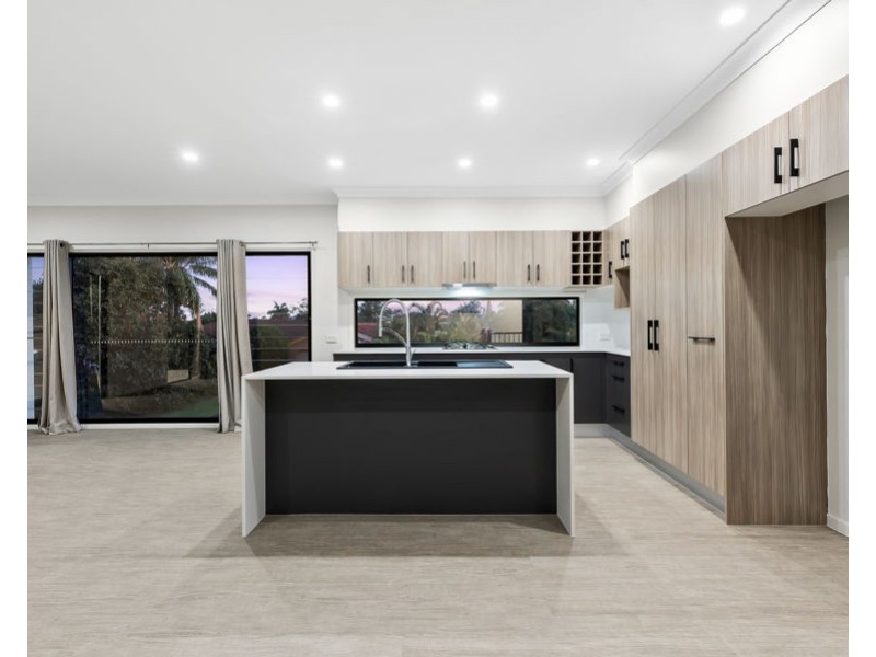 3 Nicolson Court, Mermaid Waters QLD 4218