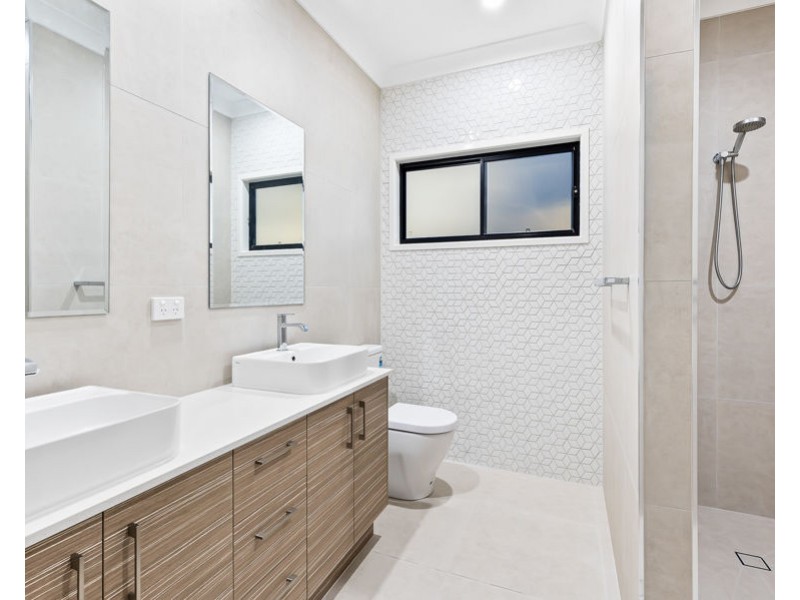 3 Nicolson Court, Mermaid Waters QLD 4218