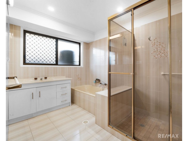 3 Nicolson Court, Mermaid Waters QLD 4218