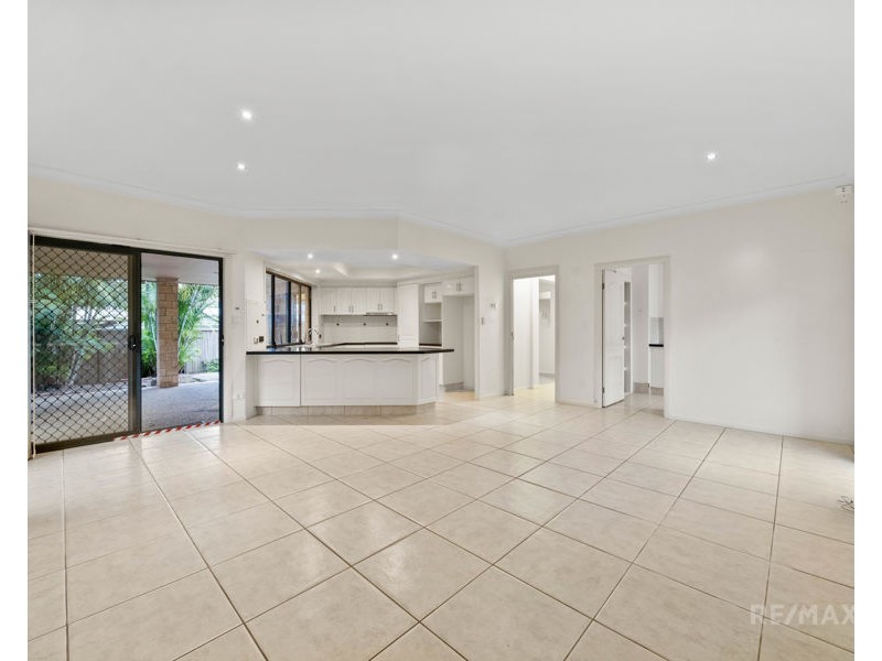 62 Crestwood Drive, Molendinar QLD 4214