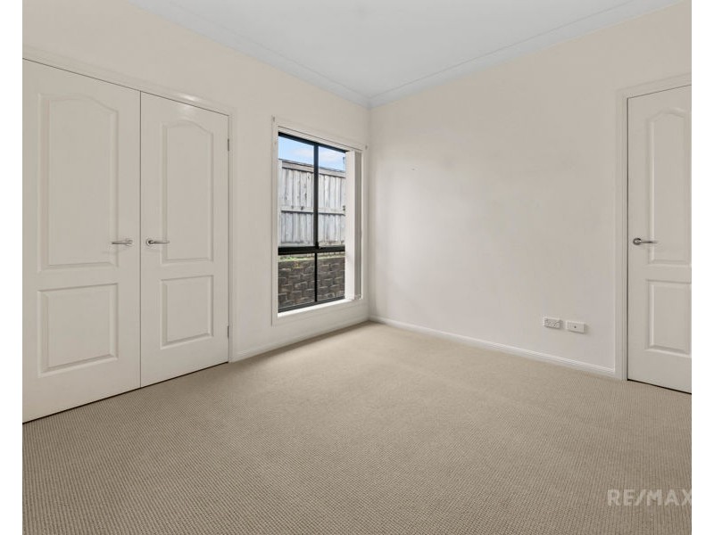 62 Crestwood Drive, Molendinar QLD 4214