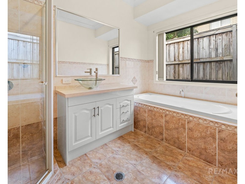 62 Crestwood Drive, Molendinar QLD 4214