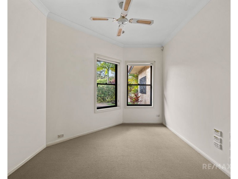 62 Crestwood Drive, Molendinar QLD 4214