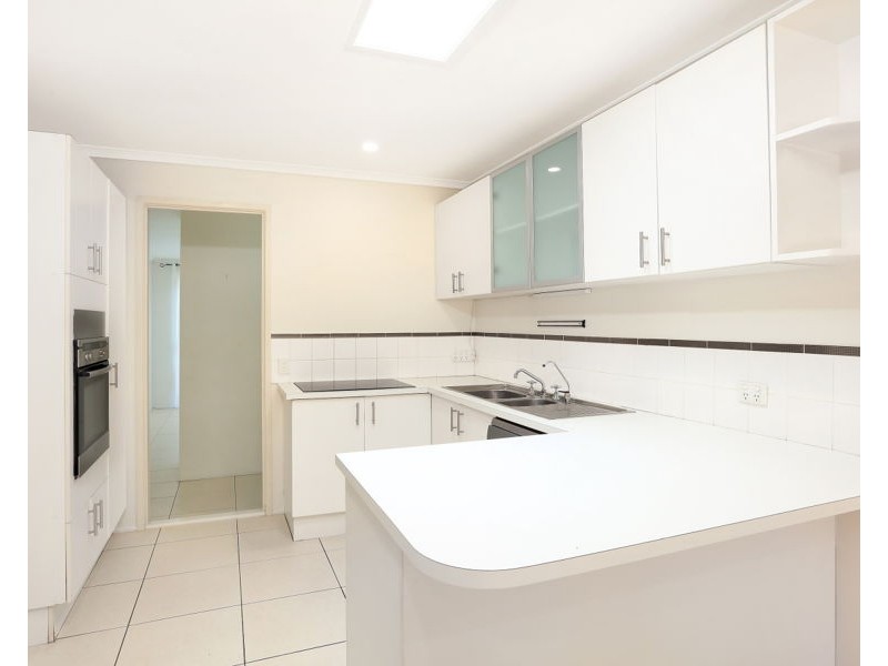 1/10 Cassandra Crescent, Labrador QLD 4215