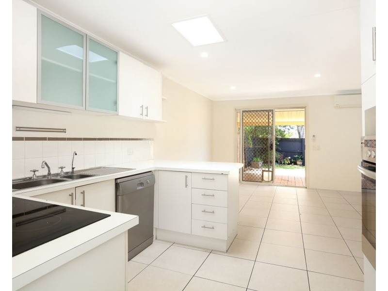 1/10 Cassandra Crescent, Labrador QLD 4215