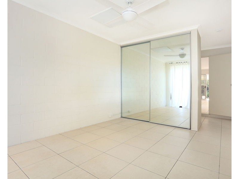 1/10 Cassandra Crescent, Labrador QLD 4215